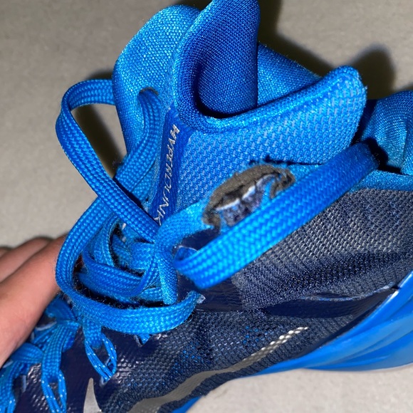 Nike Hyperdunks - Picture 3 of 4